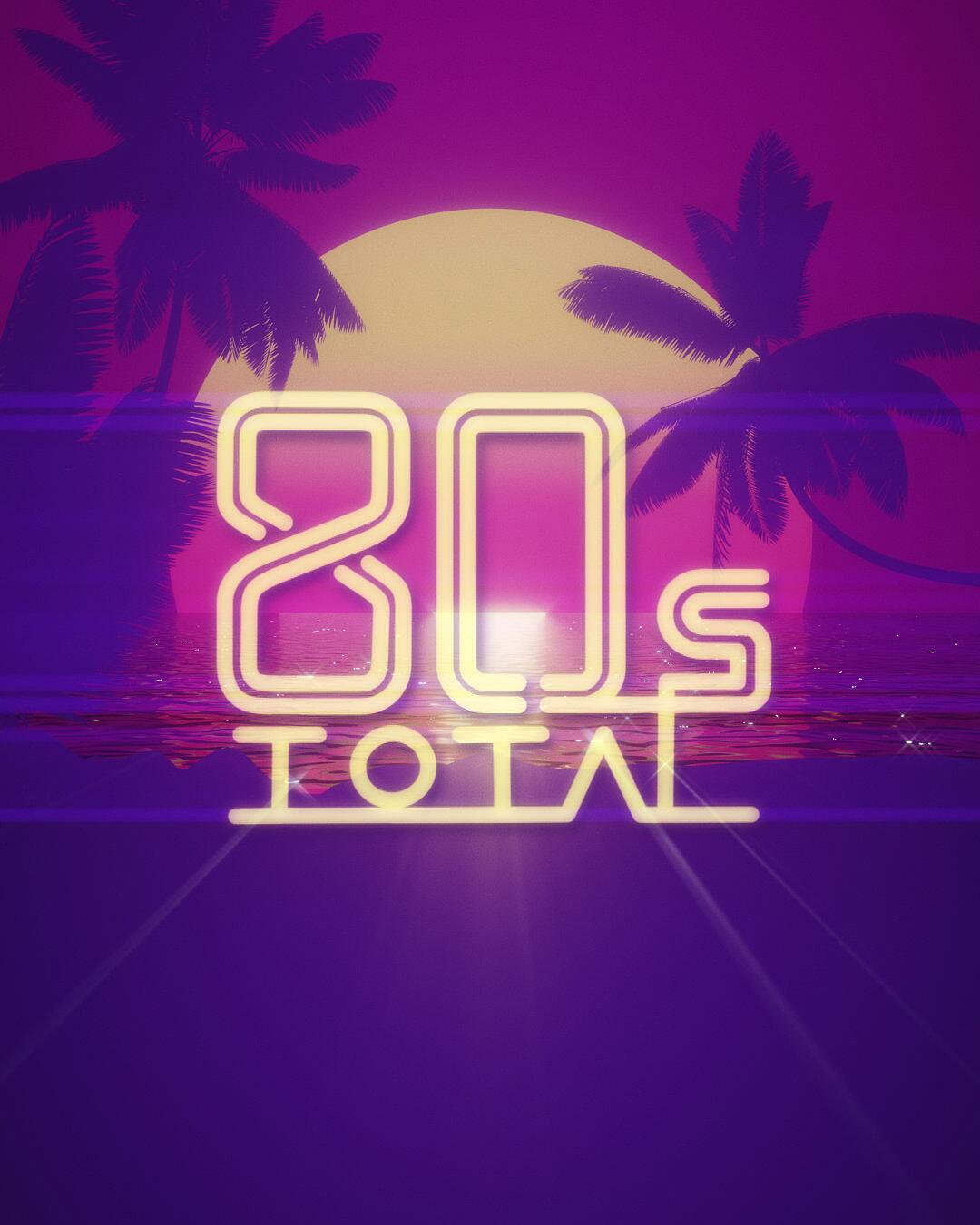 the 80s total, neon-schriftzug vor palmen und sonnenuntergang