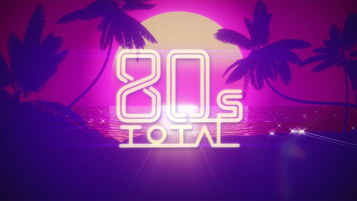 the 80s total, neon-schriftzug vor palmen und sonnenuntergang