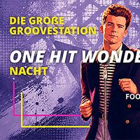 die große groovestation one-hit-wonder nacht, sänger am mikrofon vor grafischem hintergrund