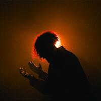 facesoul, silhouettenportrait im warmen gegenlicht