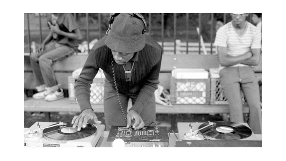 Block Party w/ DJ red DEE & RobTop 325