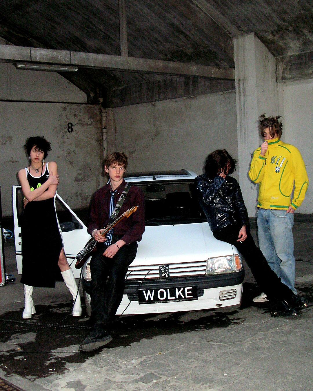Leftovers, Band vor Auto mit Instrumenten