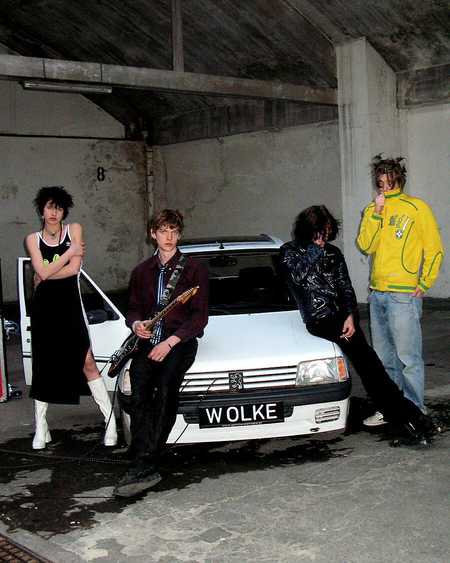 Leftovers, Band vor Auto mit Instrumenten
