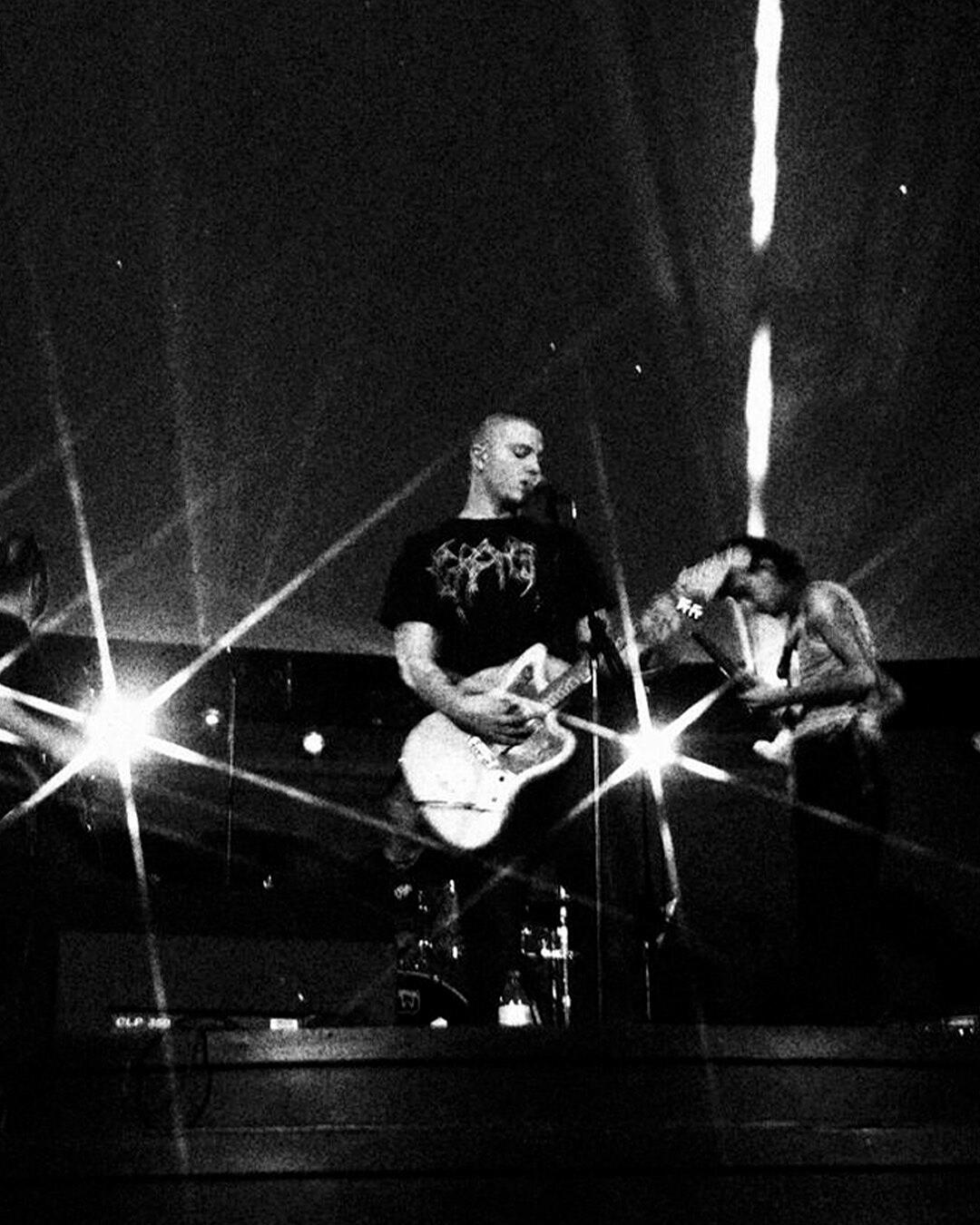Traumatin, Band live auf Bühne in Schwarz-Weiß